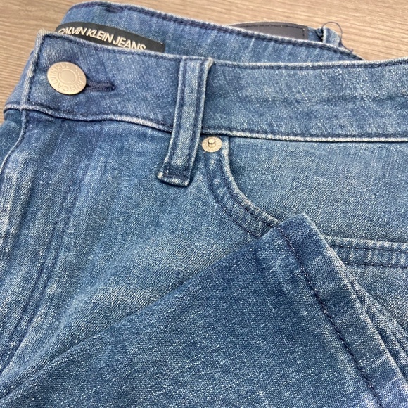 (Brand New) Women's Calvin Klein denim skirt. - Picture 7 of 8